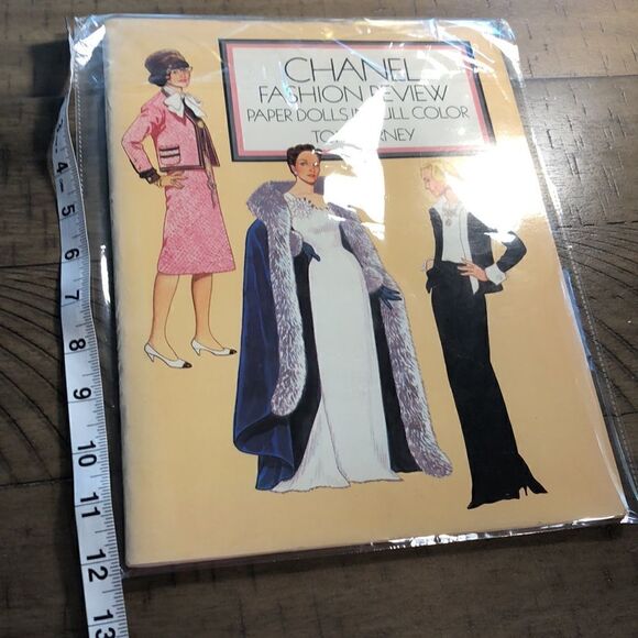 Chanel Fashion Review Paper Dolls in Full Color by Tom Tierney. 1986. Ultra Rare - Picture 17 of 17